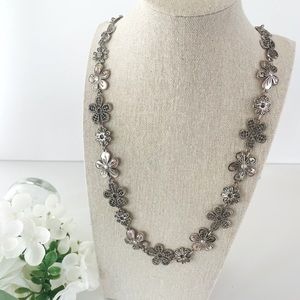 PARK LANE NECKLACE SILVER FLOWERS
